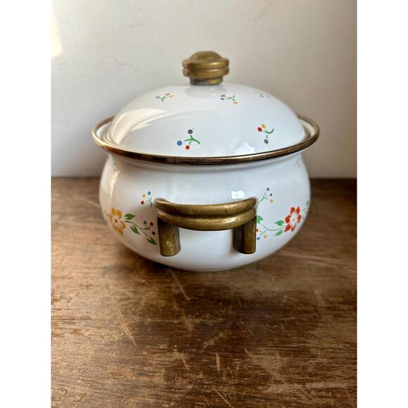 Vintage Enamel and Brass Floral 2.5 Quart Lidded Pot | Cottagecore Granny Chic - Picture 5 of 8